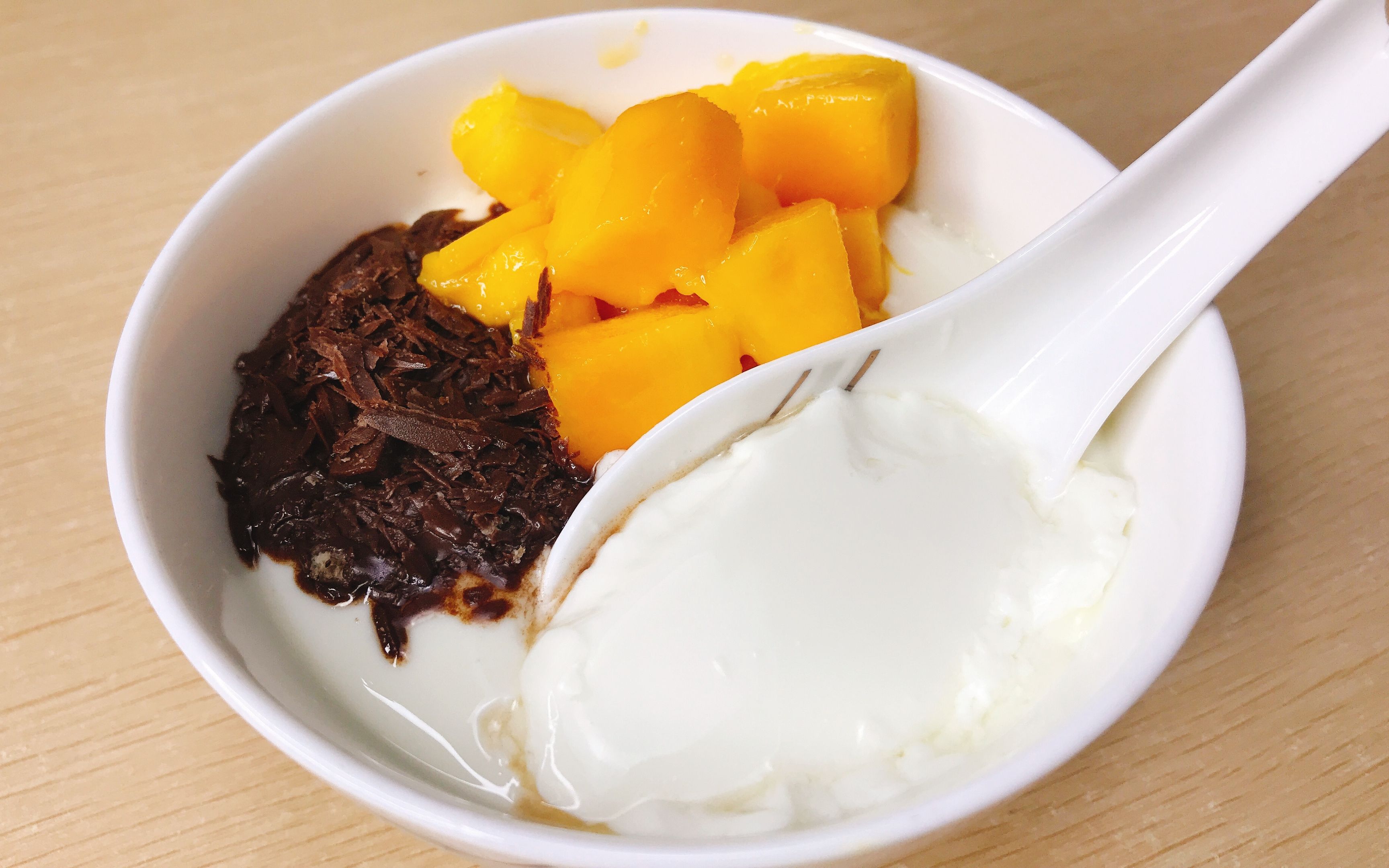 鸡蛋别蒸着吃了,加杯牛奶教你做双皮奶,香甜嫩滑比甜品店还好吃