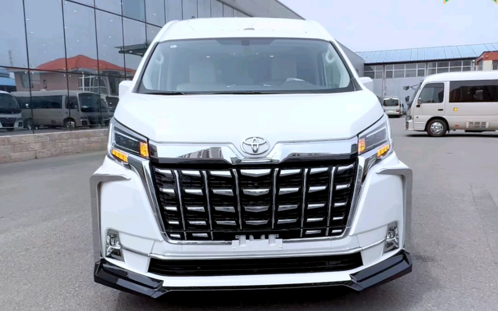 丰田海狮皇冠运动7座版