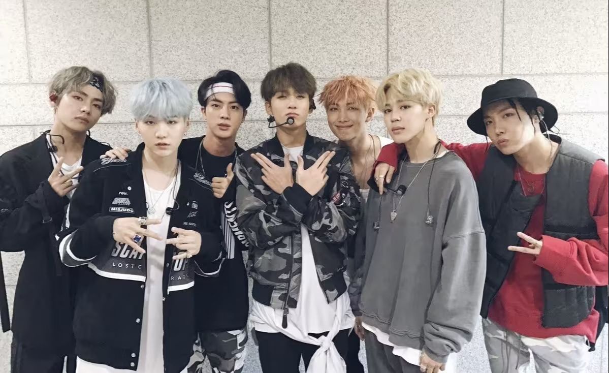 【bts reaction】防弹2015金唱片颁奖年末舞台 你们走红毯的衣服是买