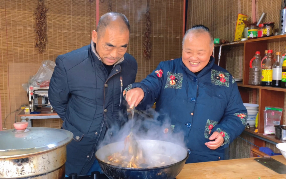 中午炸个河鲜配牛肉杂炣,没有盘肠的杂炣能好吃吗,别说还真不赖哔哩哔哩bilibili