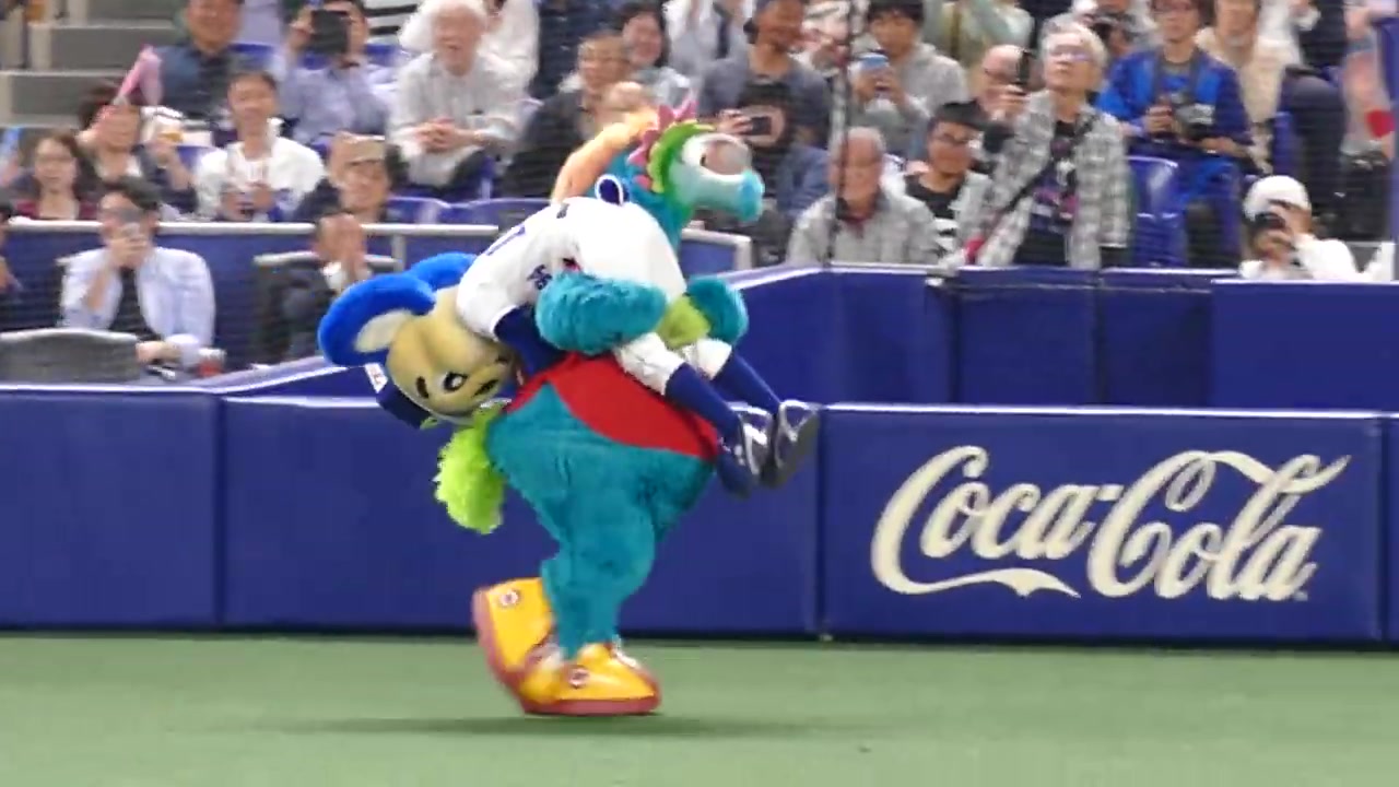 翻跟斗失败的doala被slyly扛走啦20190507