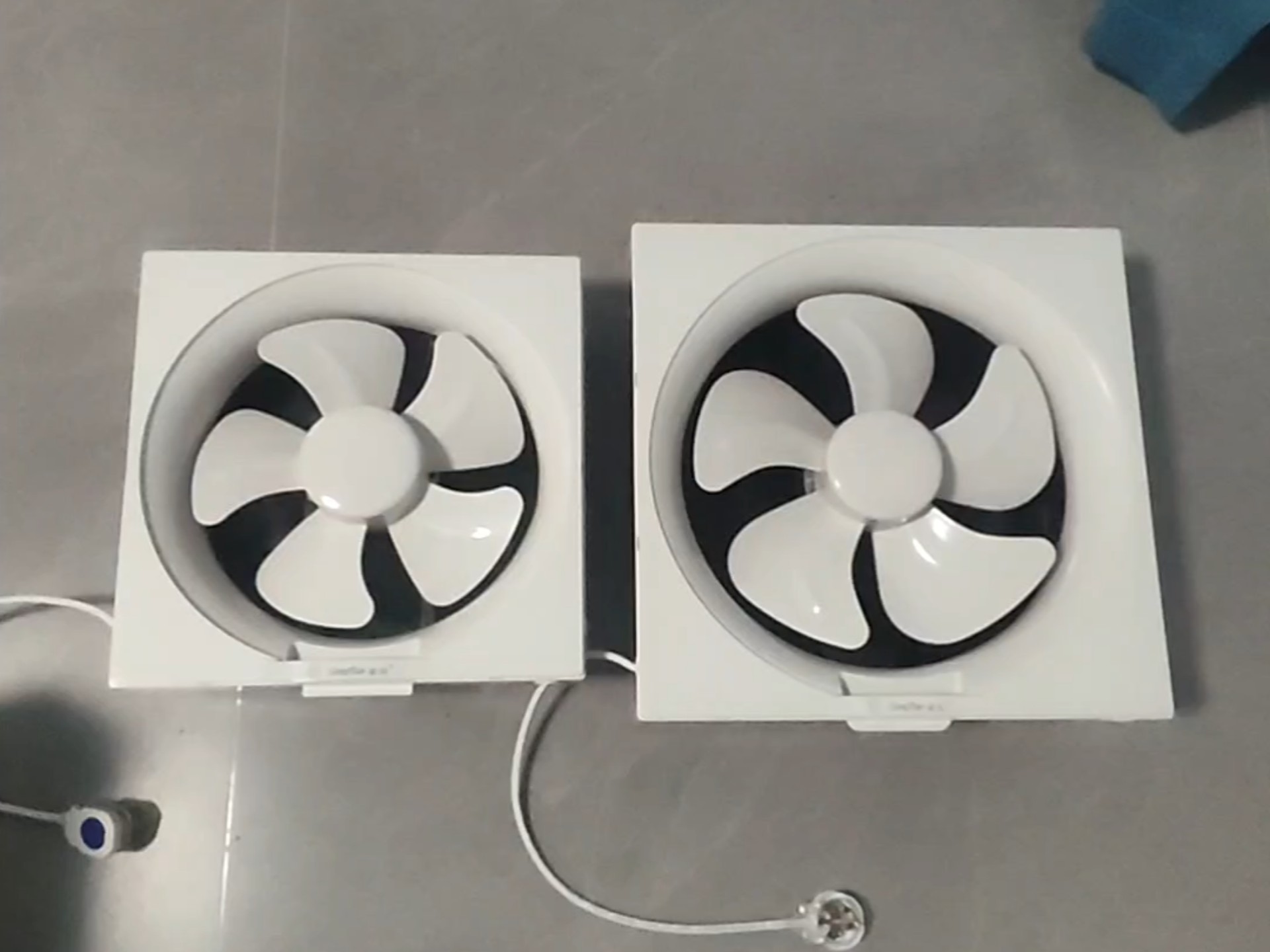 在闲鱼200多元买到的库存两个新款梁田百叶窗式换气扇半塑铁框架全新