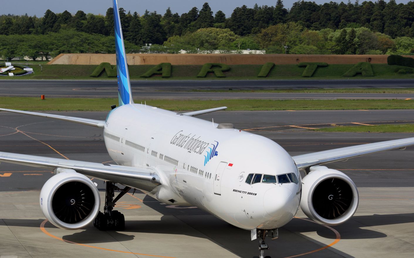 印尼鹰航印尼嘉鲁达国家航空波音777300er777w荷兰史基埔机场起飞