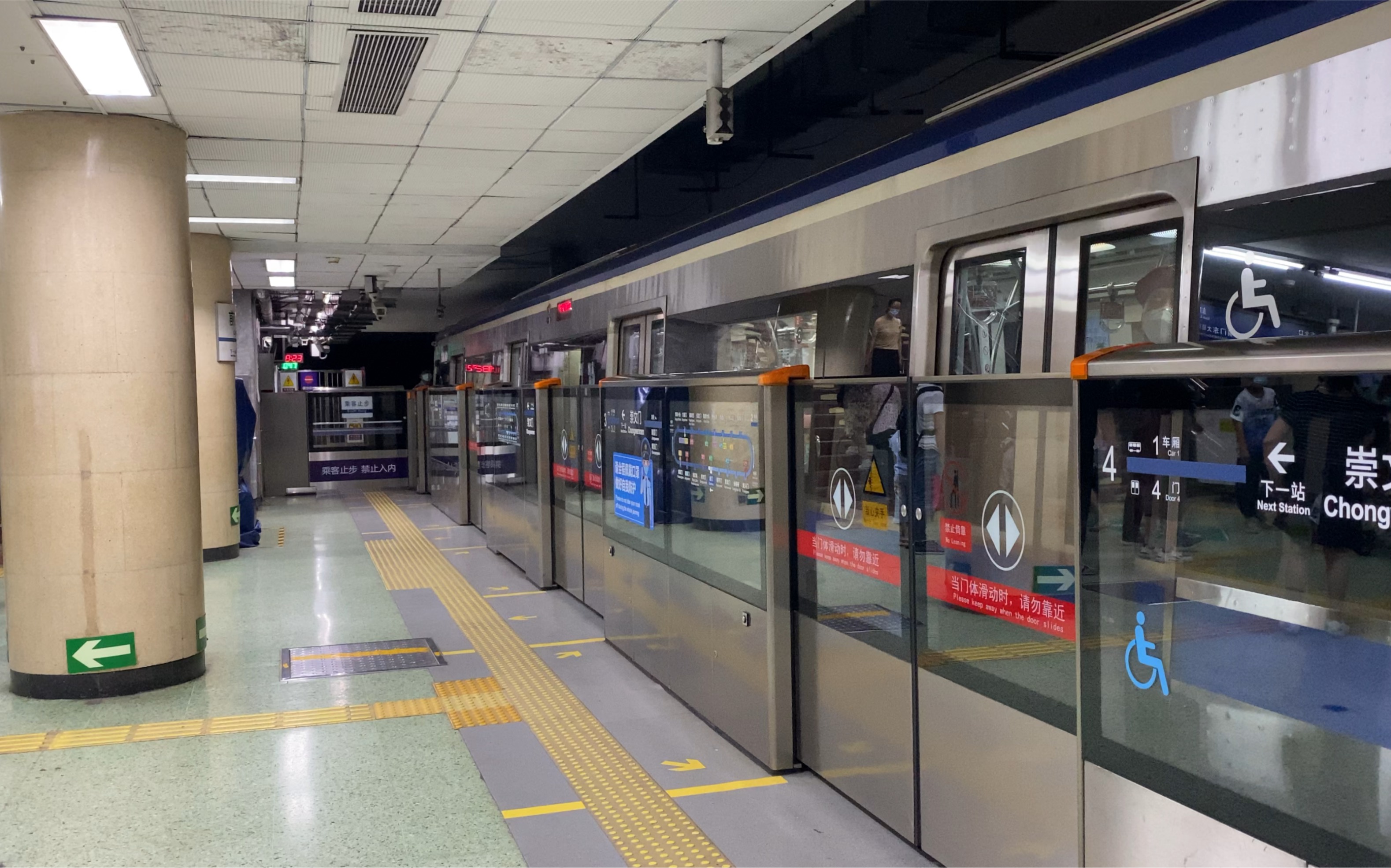 【北京地铁】2号线dkz16型列车前门站出站