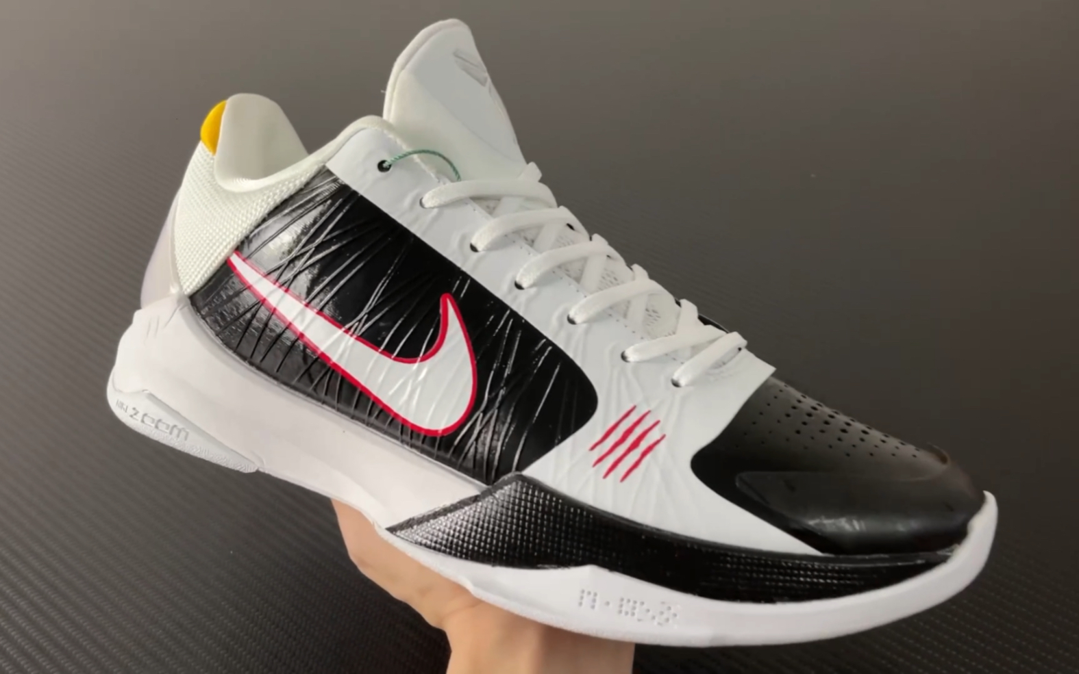 科比zk5白色李小龙全码出货啦!(实拍视频 碳版实拍)