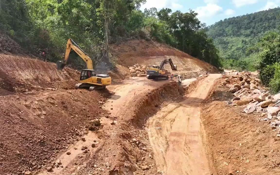 哇!omg强力推土机移动大石挖掘机挖山路施工