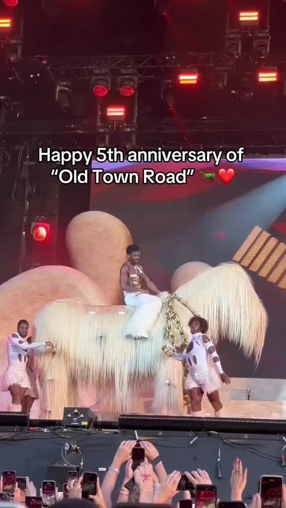 Yesterday marked the 5th anniversary of @lil nas x's “Old Town Road” 𐟑𐟔堗hat's哔哩哔哩bilibili