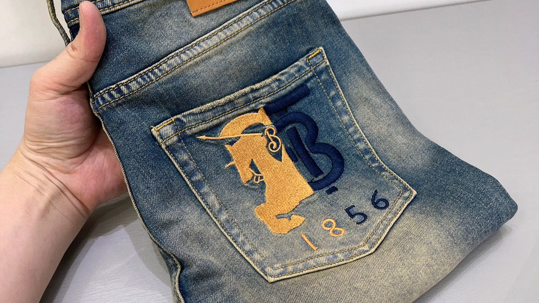 讲解高仿versace范思哲男士t恤衫,支持货到付款