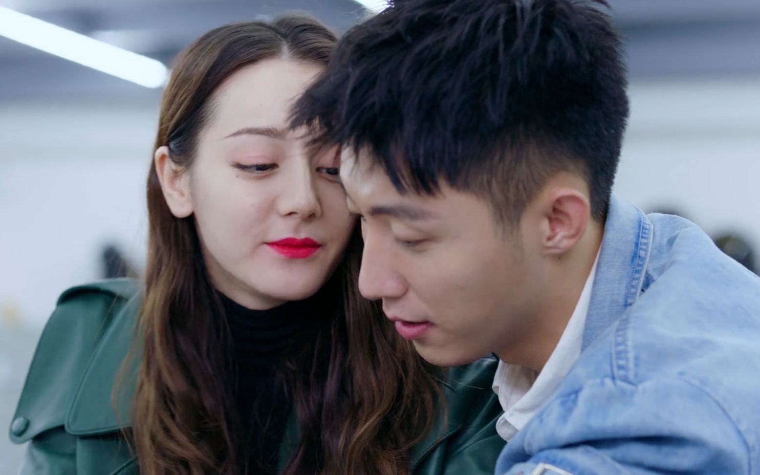 《幸福触手可及》名场面:宋凛周放摩托吻,互撩对方甜齁了!