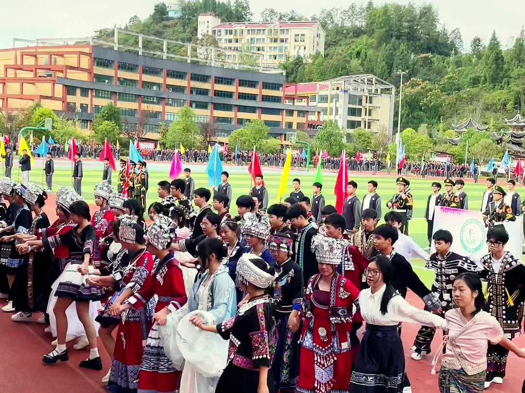 宣恩学生都很珍惜学校搭建的平台展现自己,在有限的学生时代留下珍贵的回忆#校园生活 #学生时代 #网络大V宣恩行#宣恩清外艺术节#高中哔哩哔哩bilibili