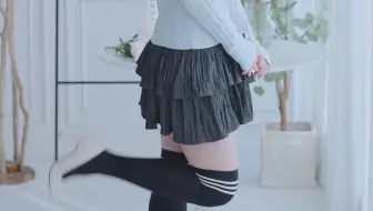 Seoyoon小姐姐的秋季过膝袜穿搭