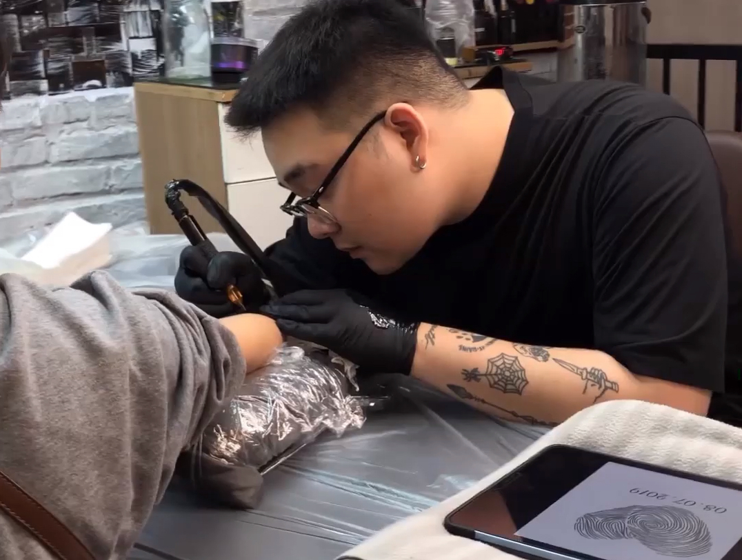 国外著名纹身师:什么风格都能掌握 才是强者#杰艺纹身器材 ##纹身刺青