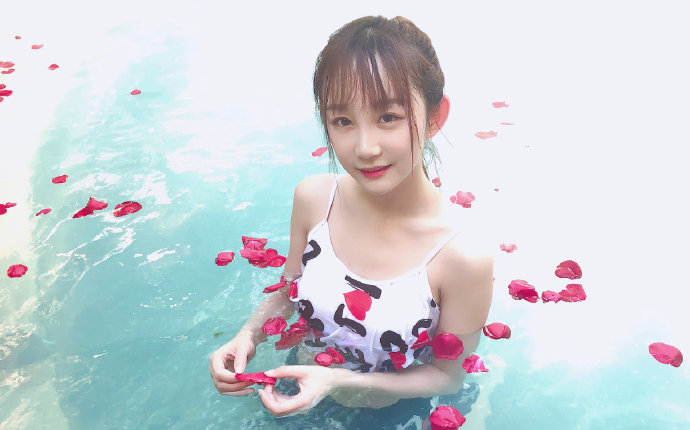 SNH48於佳怡泳装图片