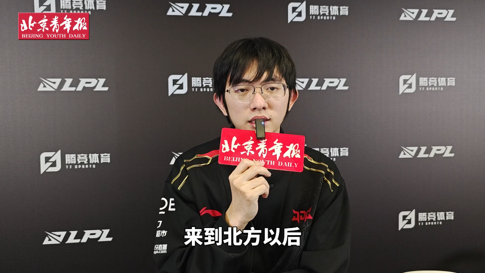 与wayward选手交手后,圣枪哥表示wayward是一个很能carry的选手