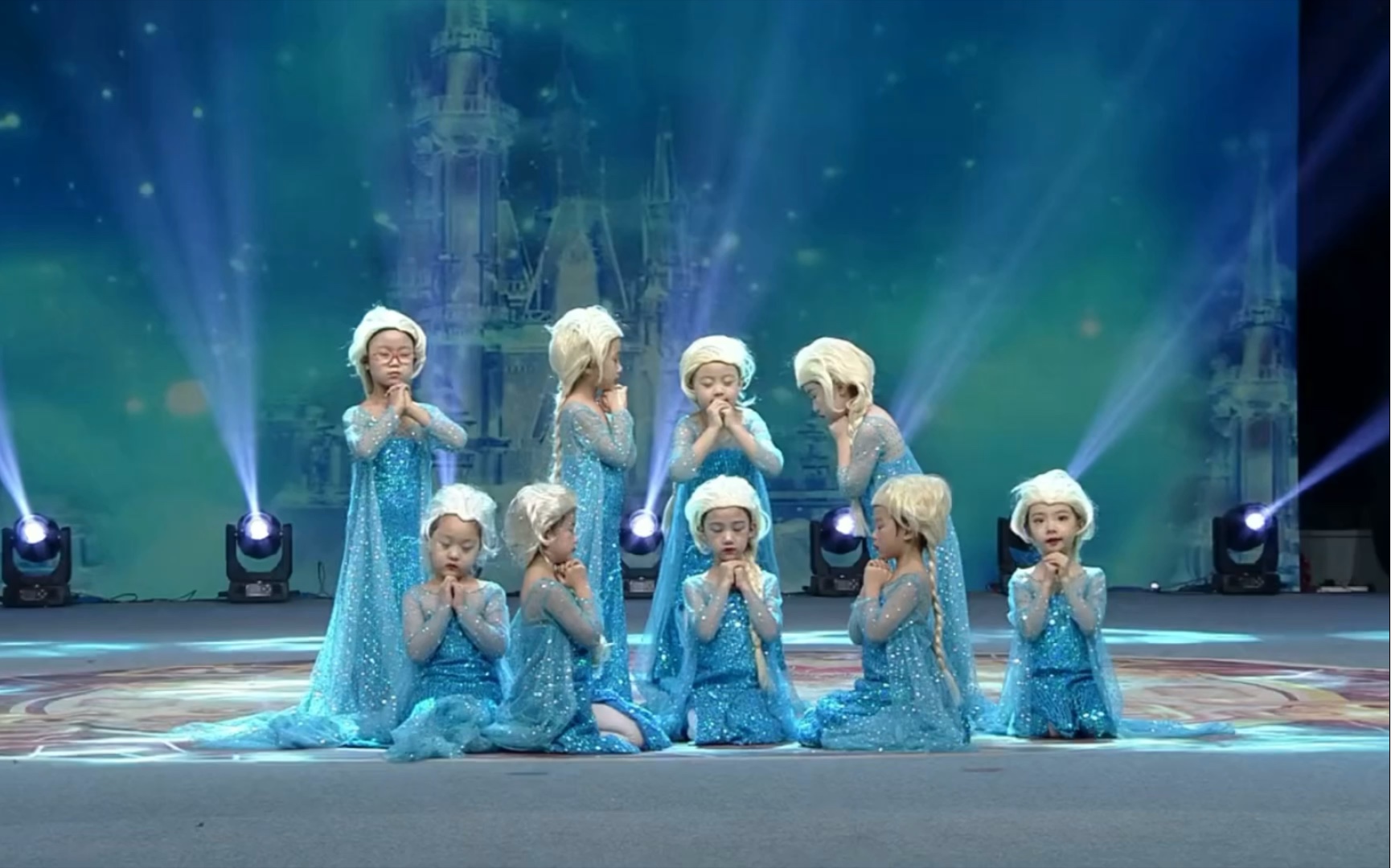 幼儿园女生舞蹈推荐《冰雪奇缘》每个小女孩心中都有一个公主梦