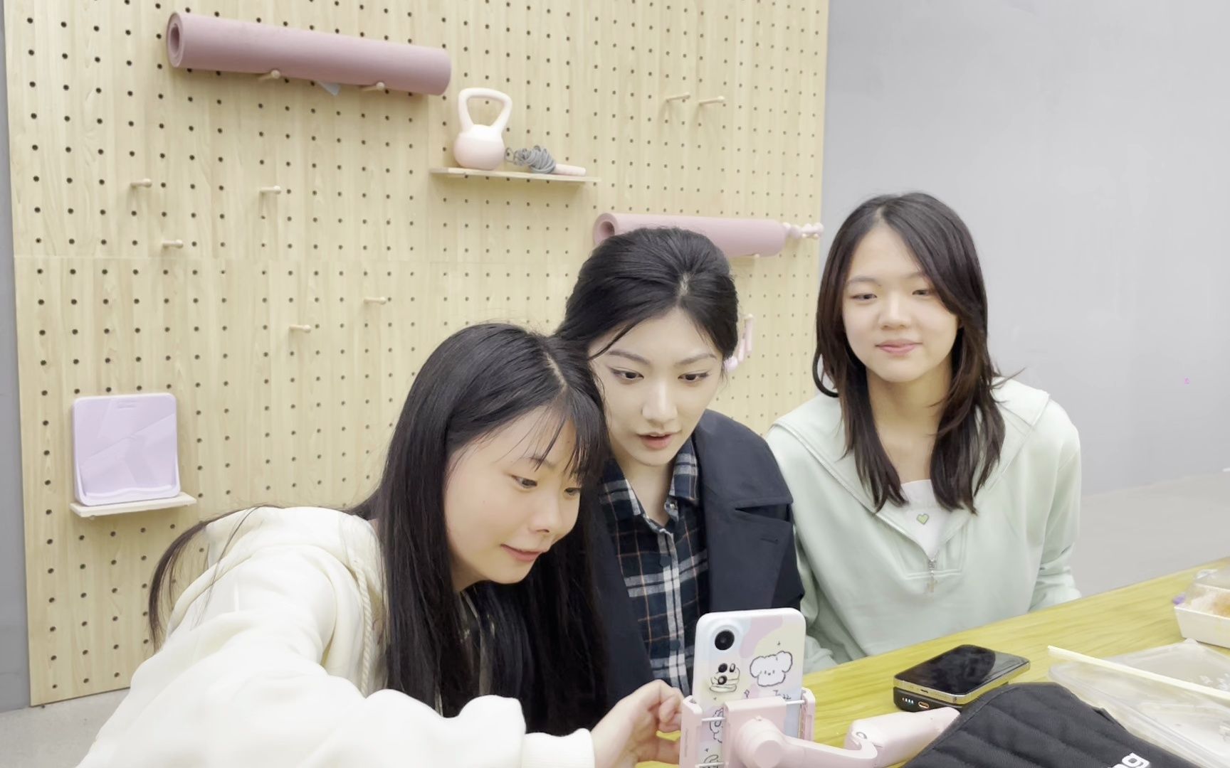 爱唱歌的大学生—-李康,辛馨学手势舞花絮4