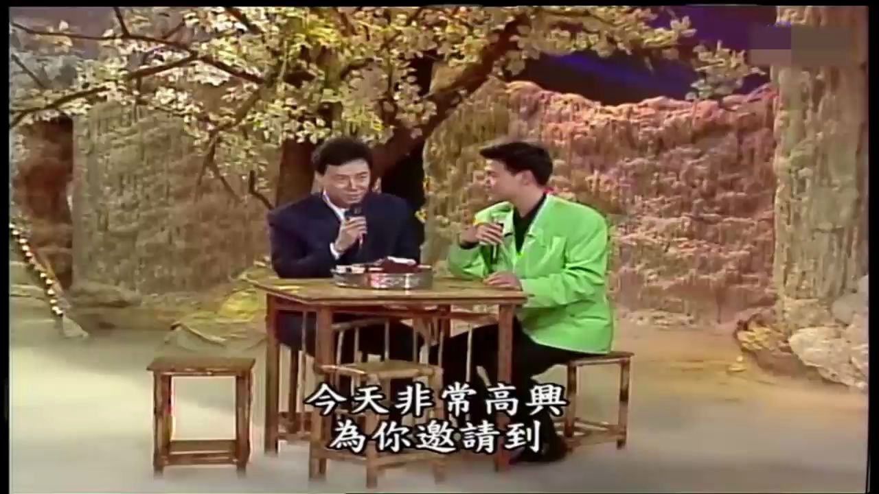 [图]【高清经典】没想到歌神出道比赛评委是费玉清！早期歌神张学友上小哥费玉清节目合唱