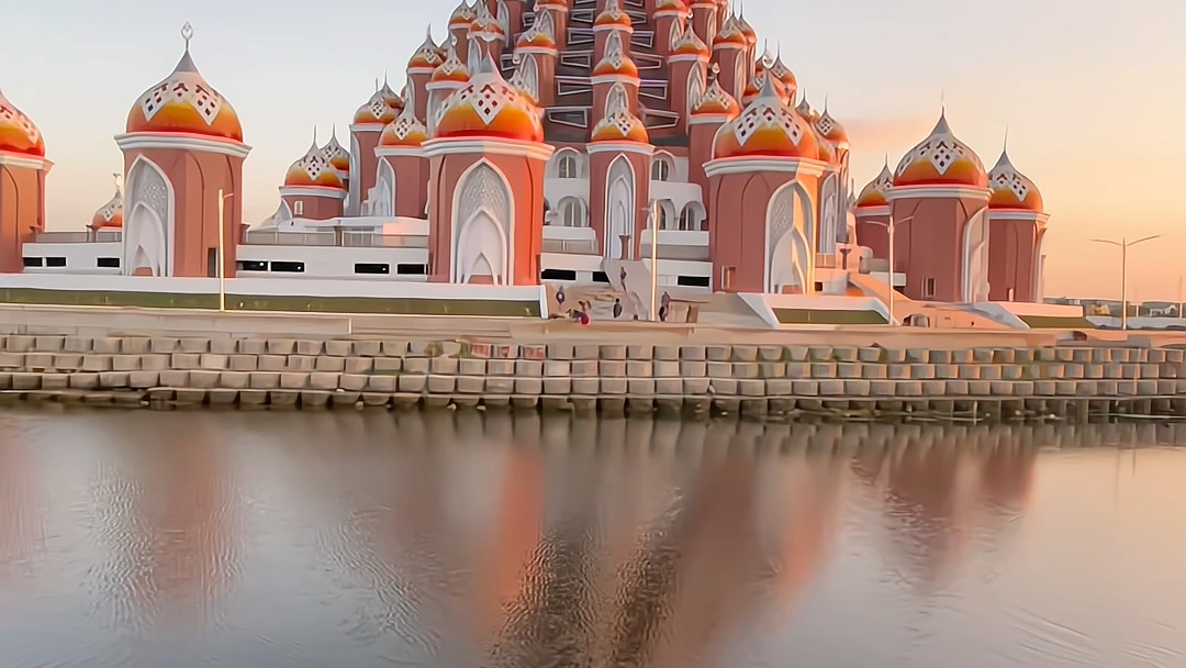 一不小心误入《一千零一夜》童话,印度尼西亚望加锡99穹顶清真寺,养了