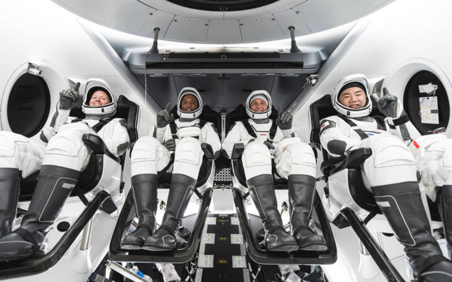 澎湃:spacex"龙"飞船首次商业载人航天任务成功