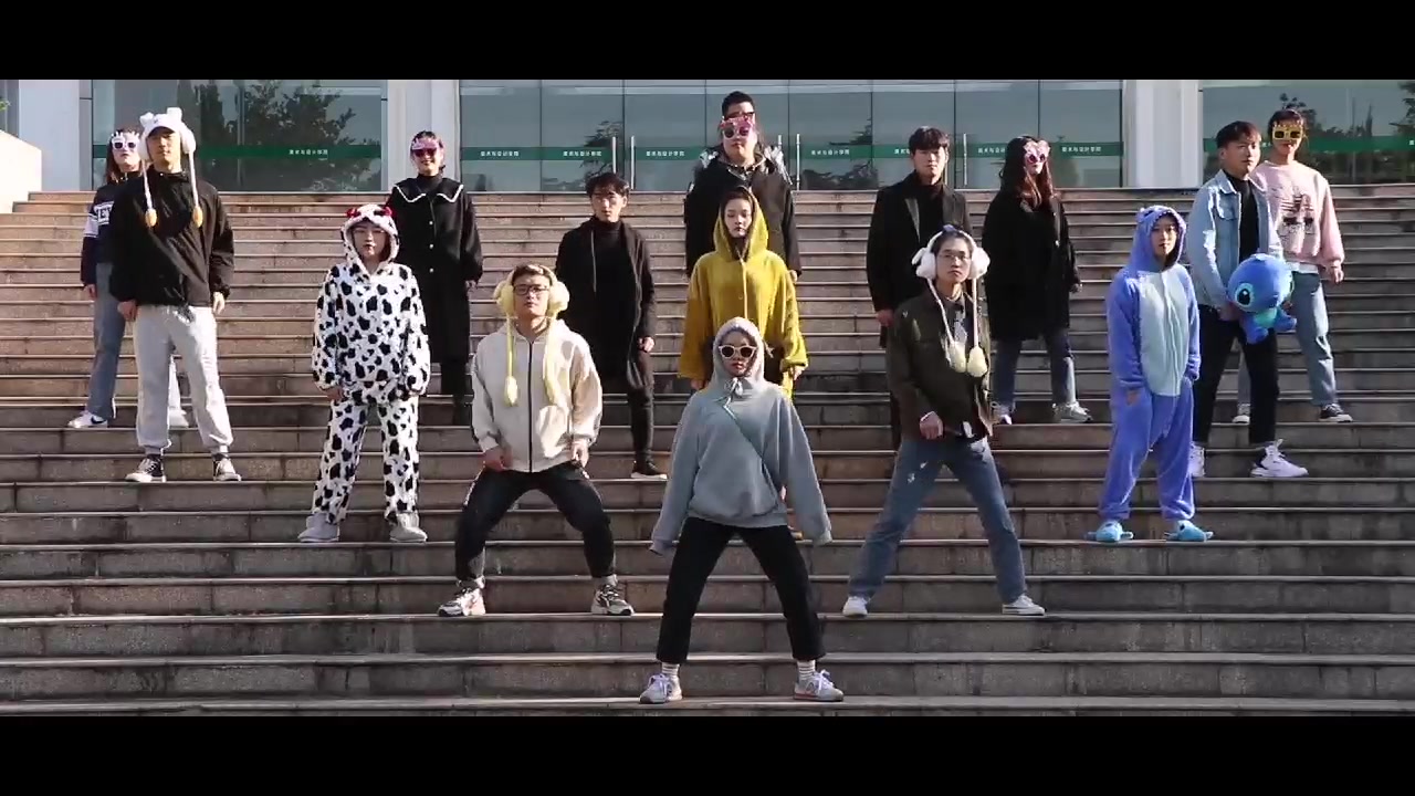 滁州学院美院抖肩舞_哔哩哔哩 (゜-゜)つロ 干杯~-bilibili