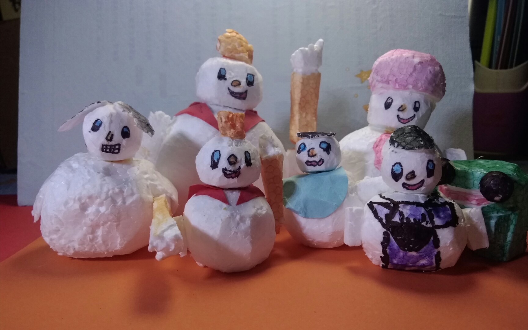 帅小伙用泡沫做蜜雪冰城雪人7815动画