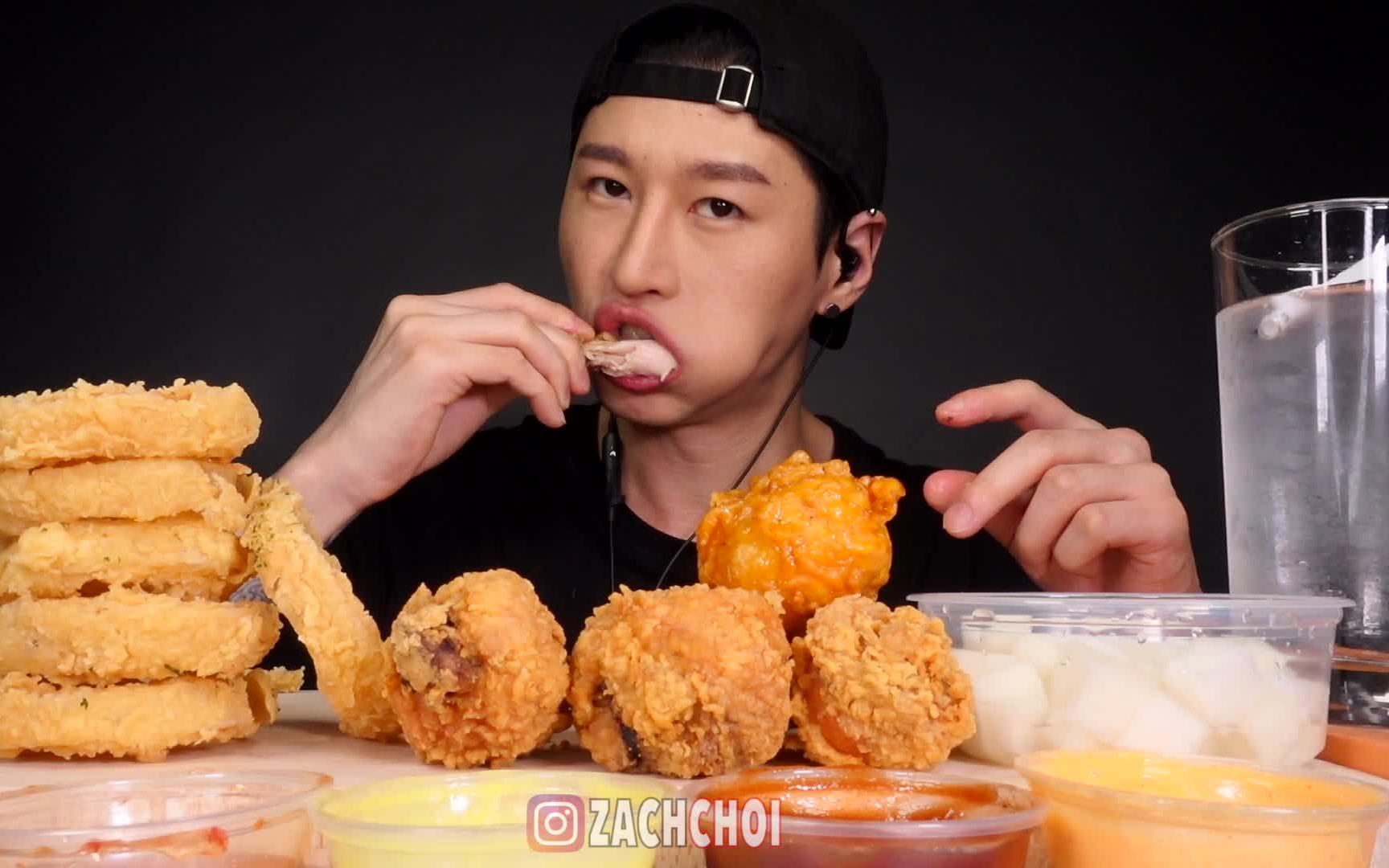 【zach choi】嘎吱嘎吱的洋葱圈和韩国炸鸡(无人声)吃播_哔哩哔哩