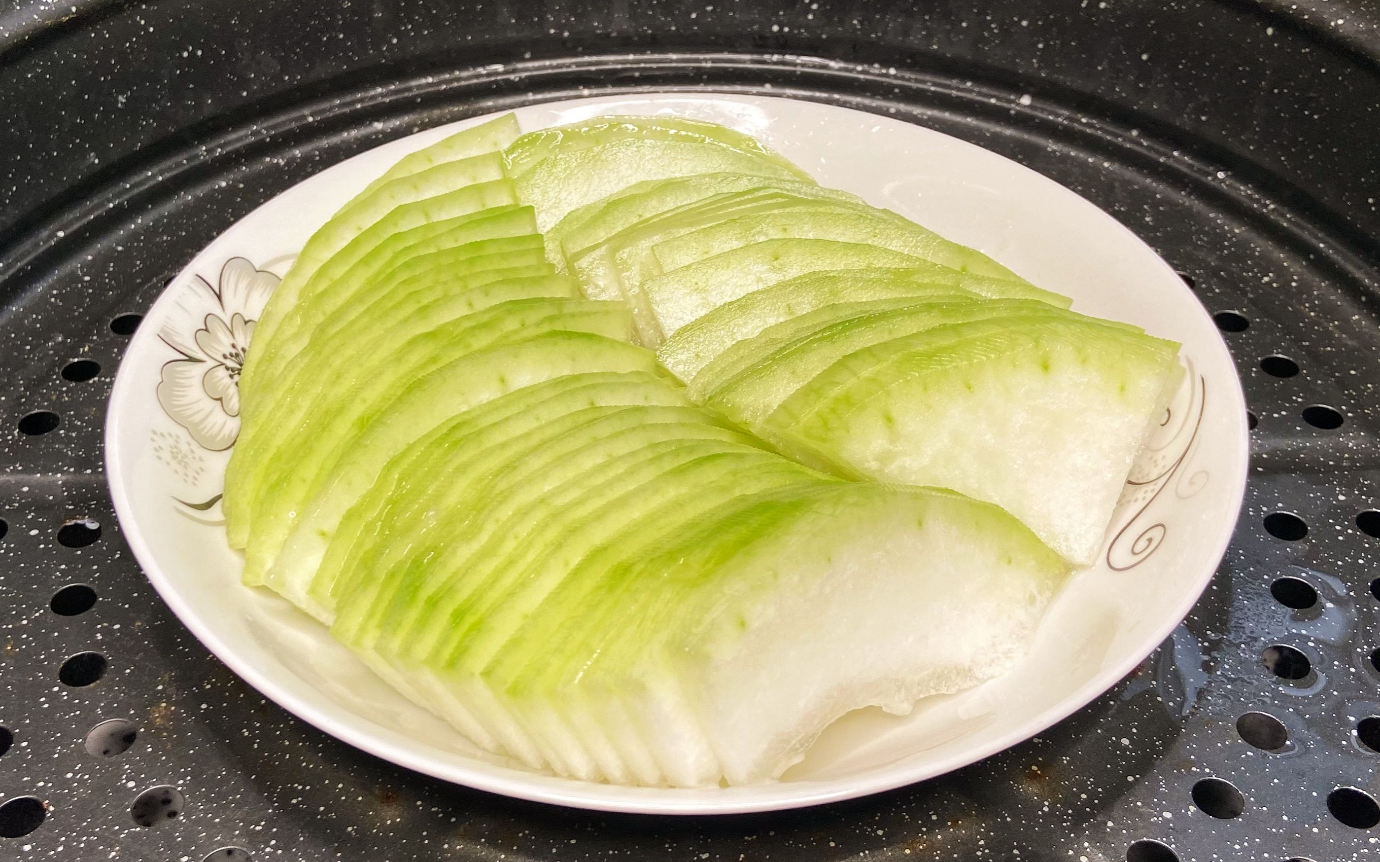 活动  天热要多吃冬瓜,用啤酒一蒸,出锅就是开胃菜,老师傅的拿手绝活