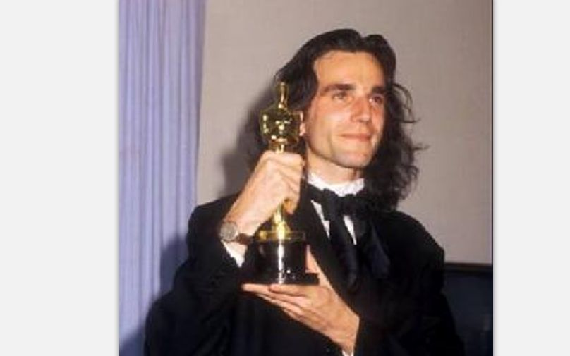 [图]【第62届奥斯卡奖】1990 最佳男主角奖:丹尼尔·戴-刘易斯《我的左脚》