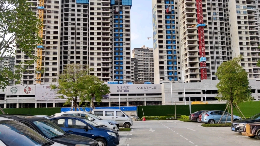 实地探访三山万科天空之城,看看真实的楼间距,周边环境到底如何_哔哩