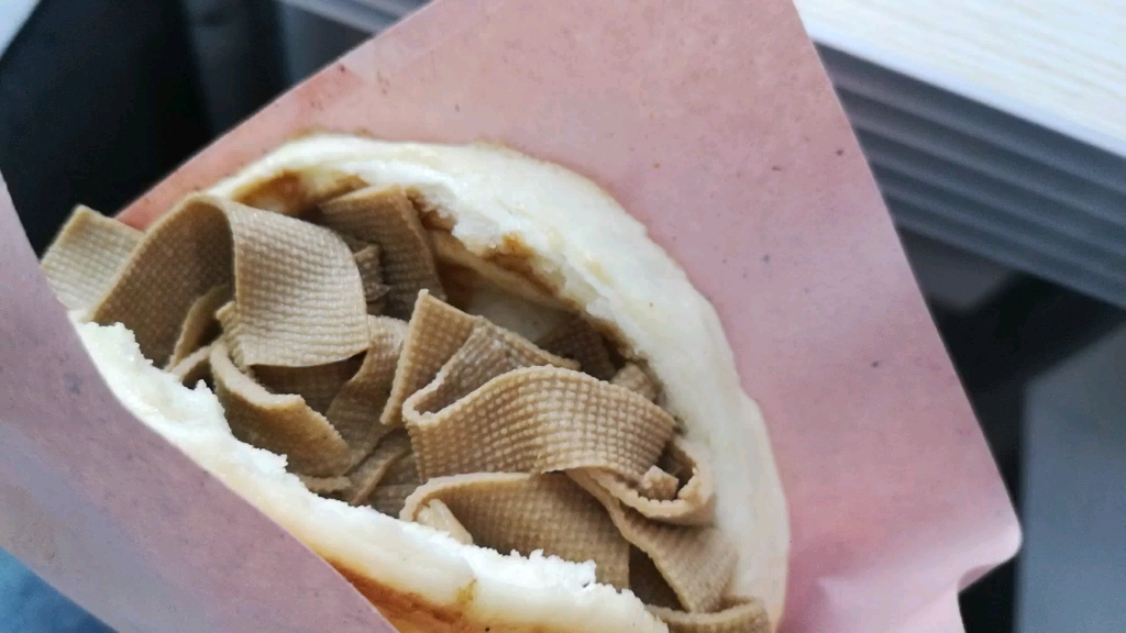 517周一早饭:牛奶,香蕉,烧饼夹豆皮