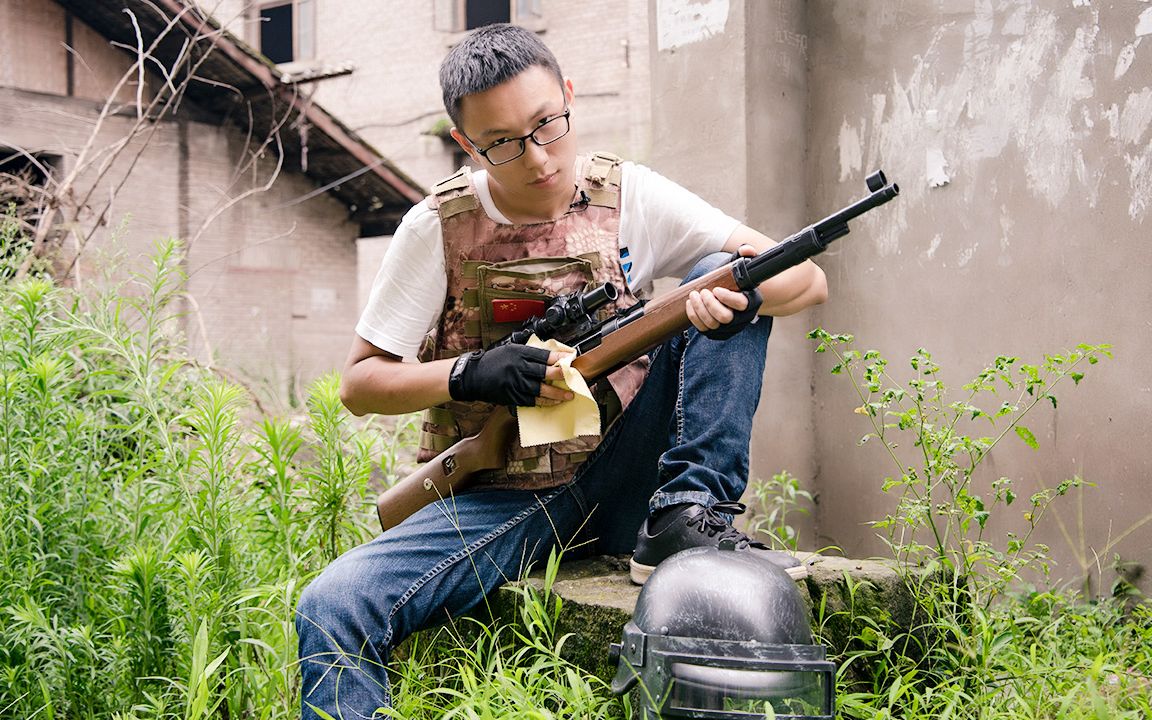 98k大神p城灭三人小队,最后的穿墙爆头太精彩了-【圣逗事真人吃鸡】第