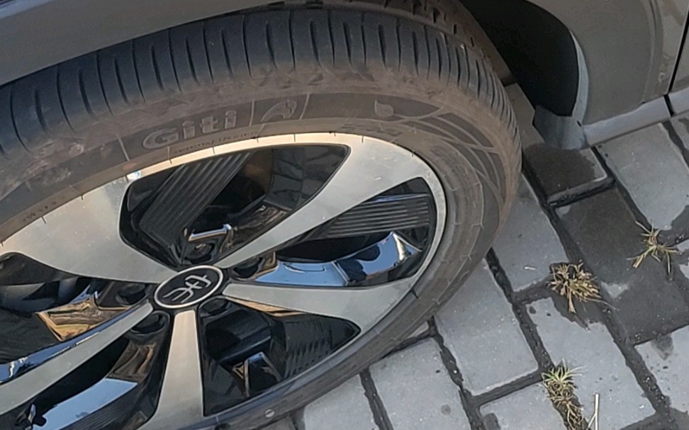 各位比亚迪宋dmi车主一定要记着拧螺丝哦