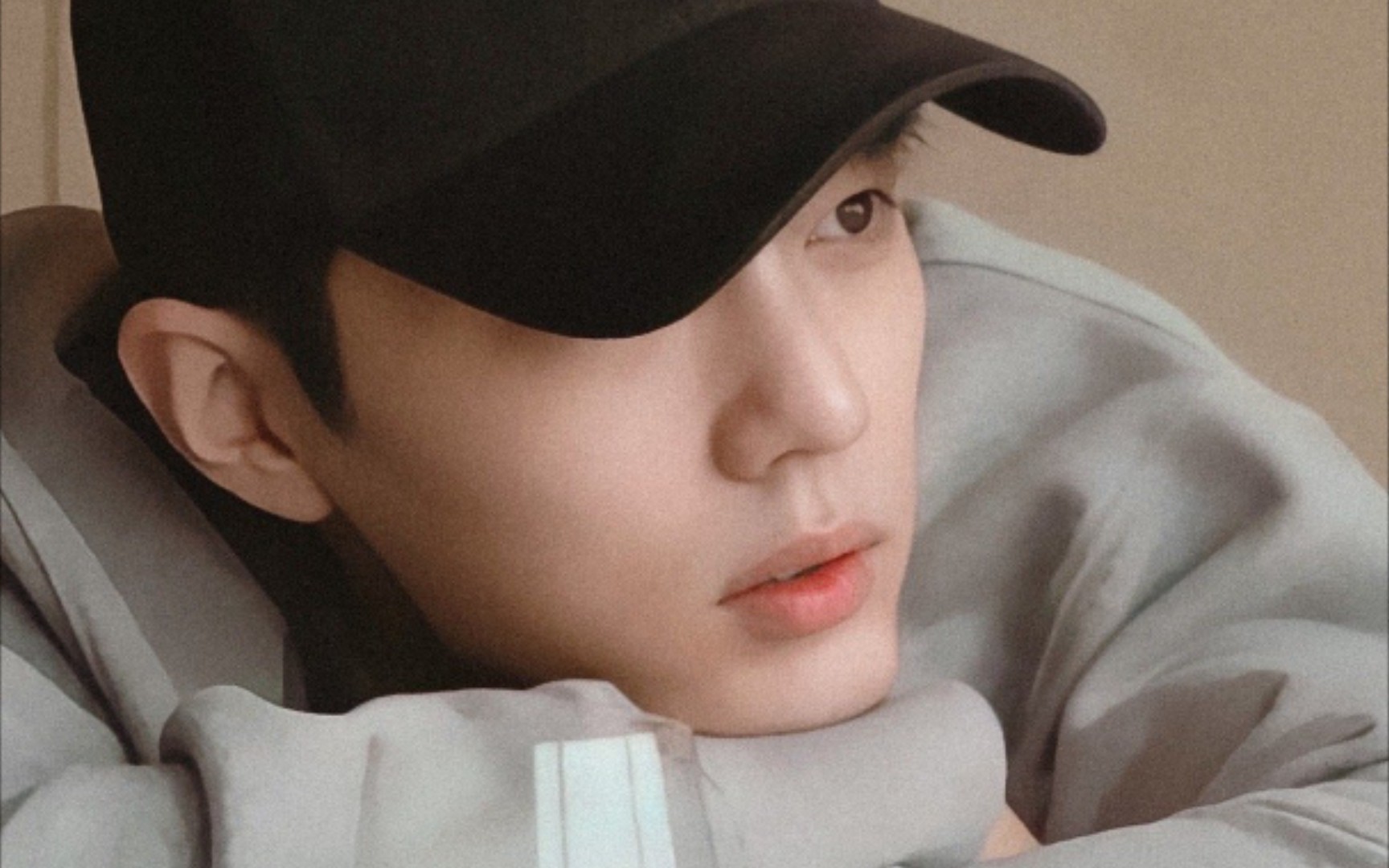 肖战| 武汉过早vlog 素颜都怎么好看,说句秀色可餐不为过吧_哔哩哔哩