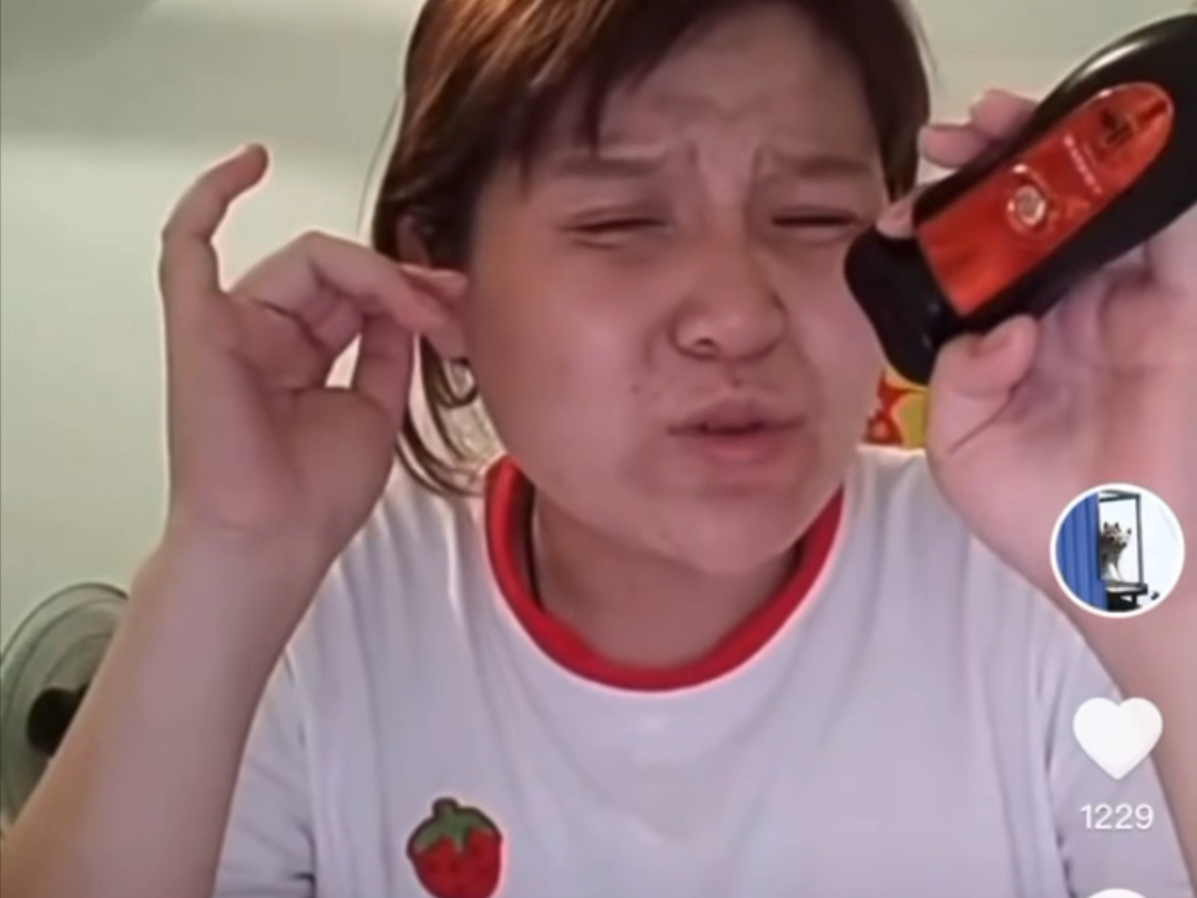 郭子害羞带臊展示自己甜美歌声