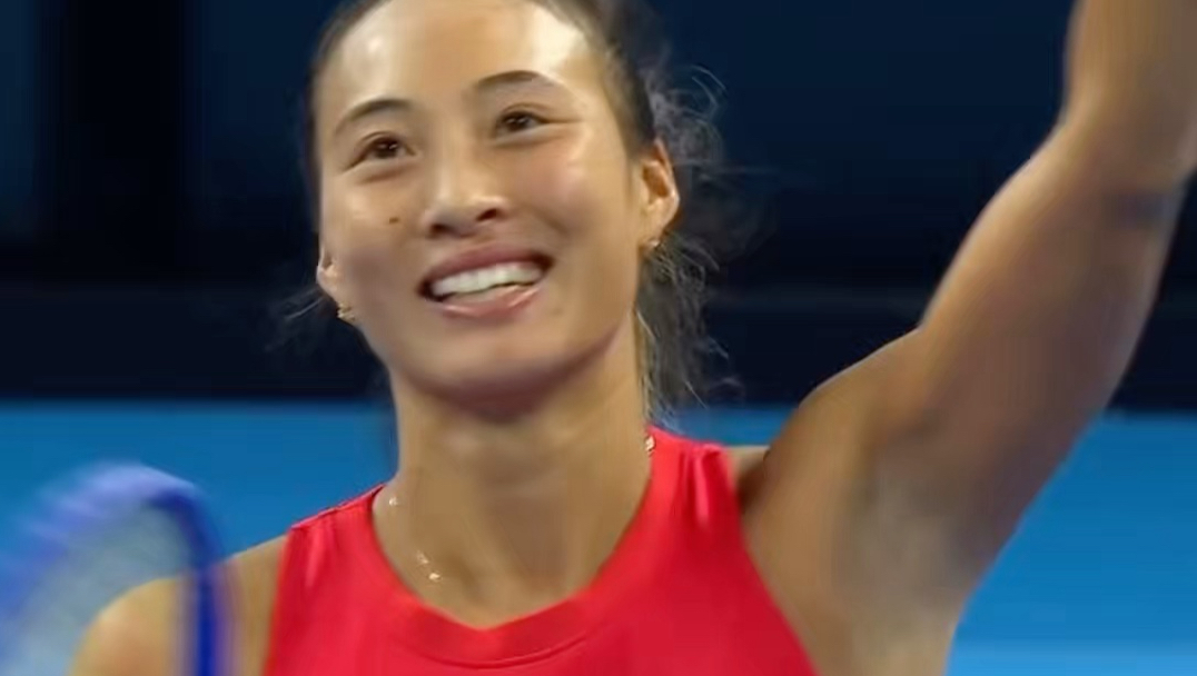🔵#2026中网# 女单第四轮✅🇨🇳郑钦文6-1/2-6/6-4击败🇦🇲查拉耶娃闯进八强🔥