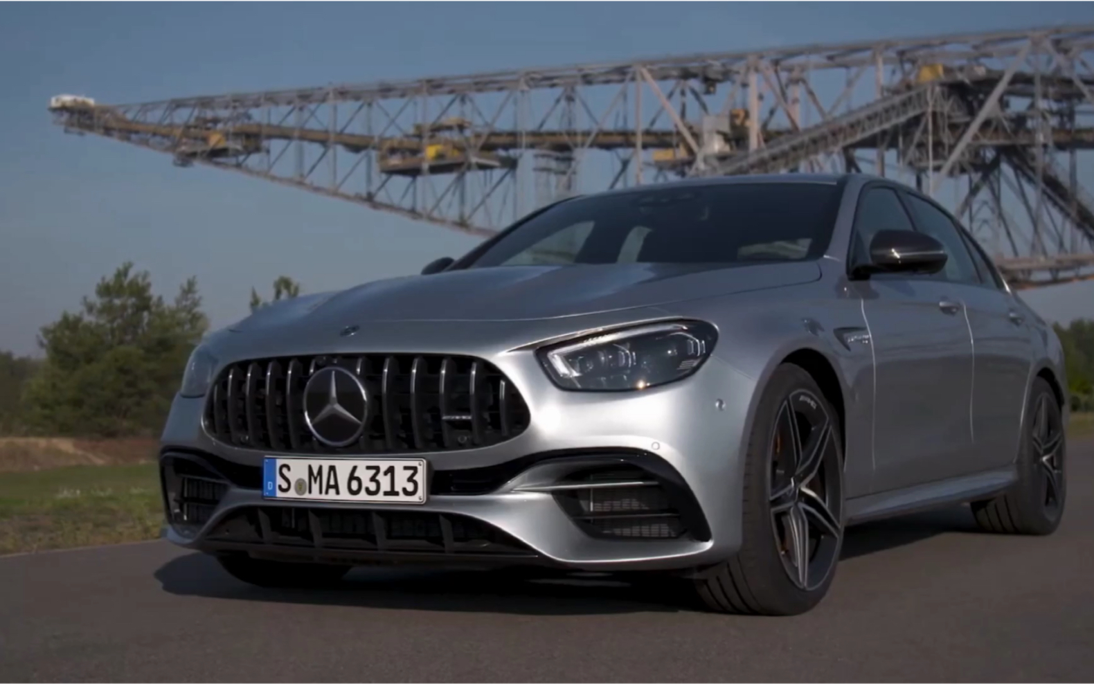 2021款梅赛德斯-奔驰amg e63 s四驱!