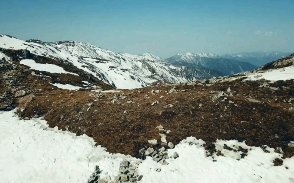 在海拔3700的地方航拍 地点太白山主峰拔仙台.哔哩哔哩bilibili