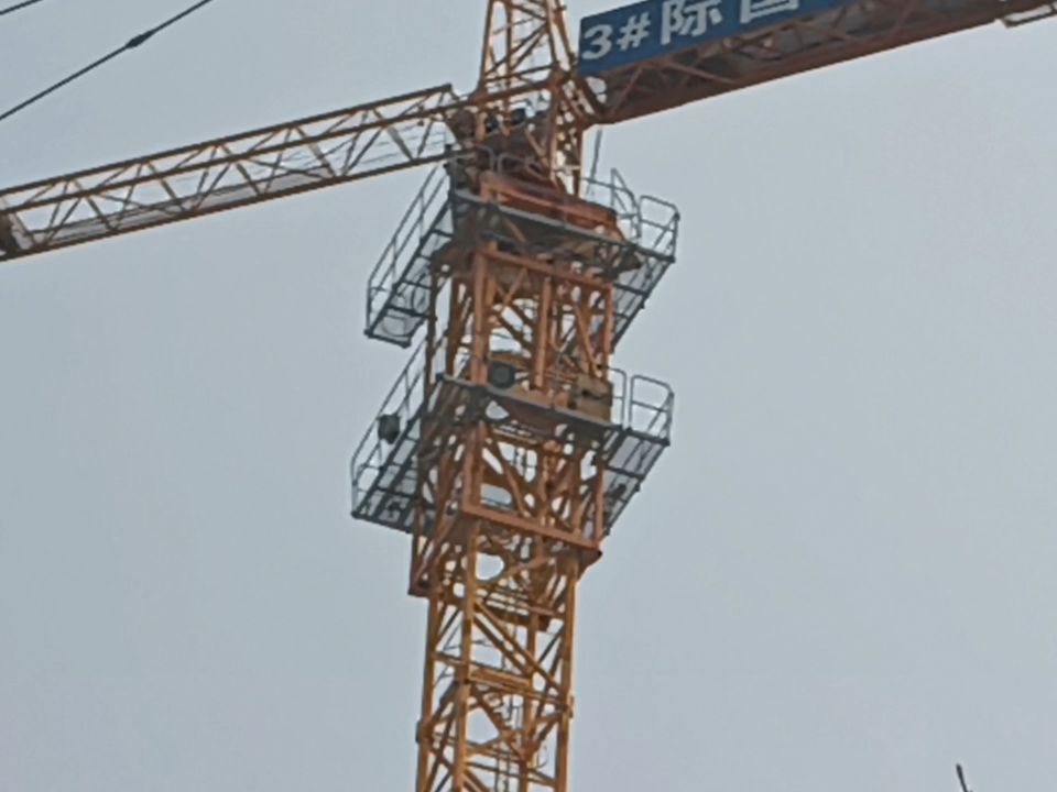 塔吊防攀爬护栏a工地塔吊防攀爬护栏网厂家塔吊检修平台