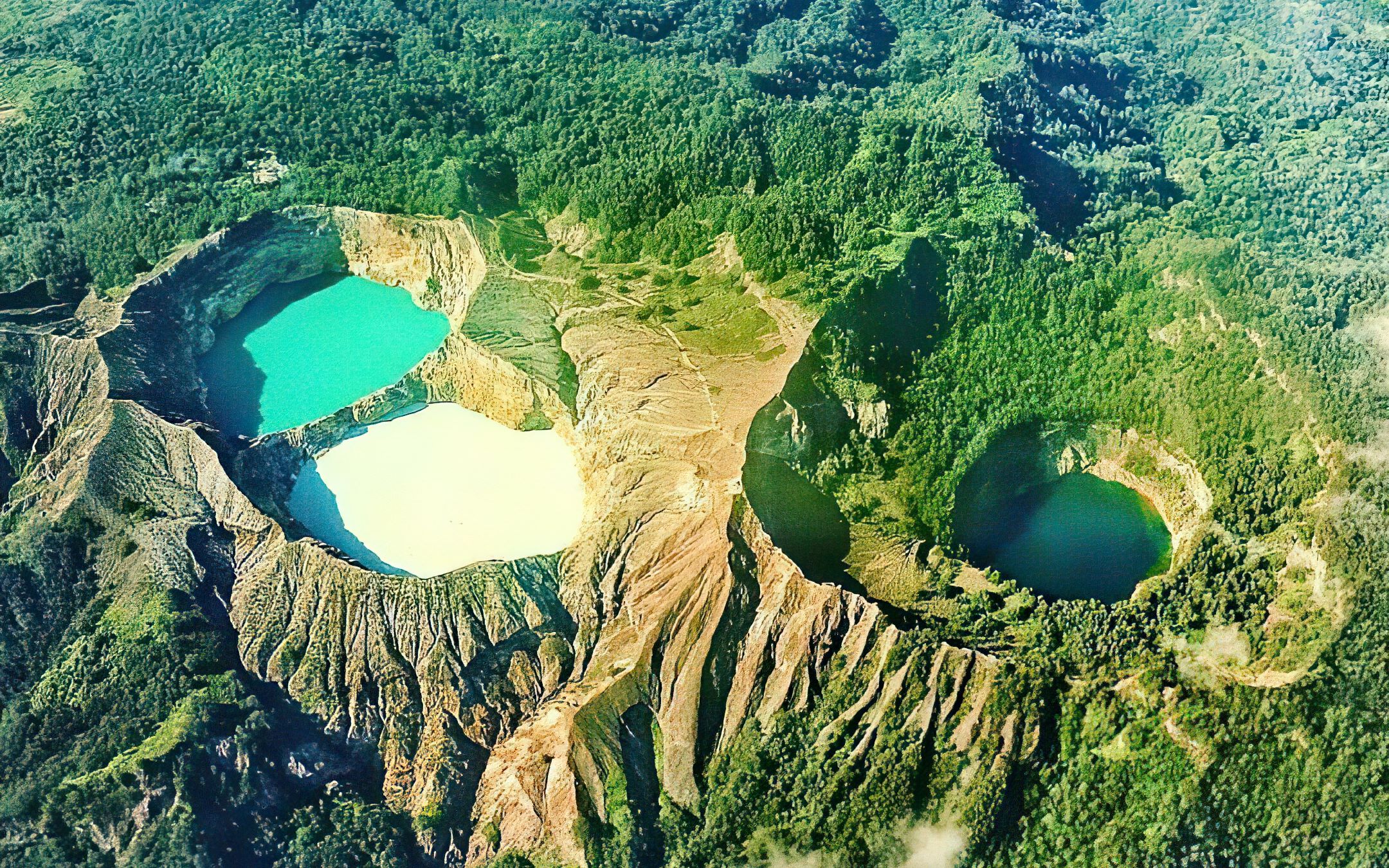 大盘山火山湖图片