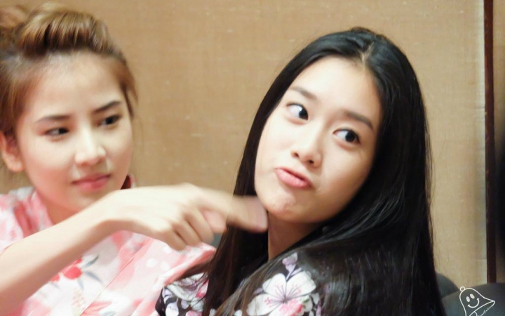 fancamreallife09fonxbelle发布会之主动雨与娇羞掰的日常