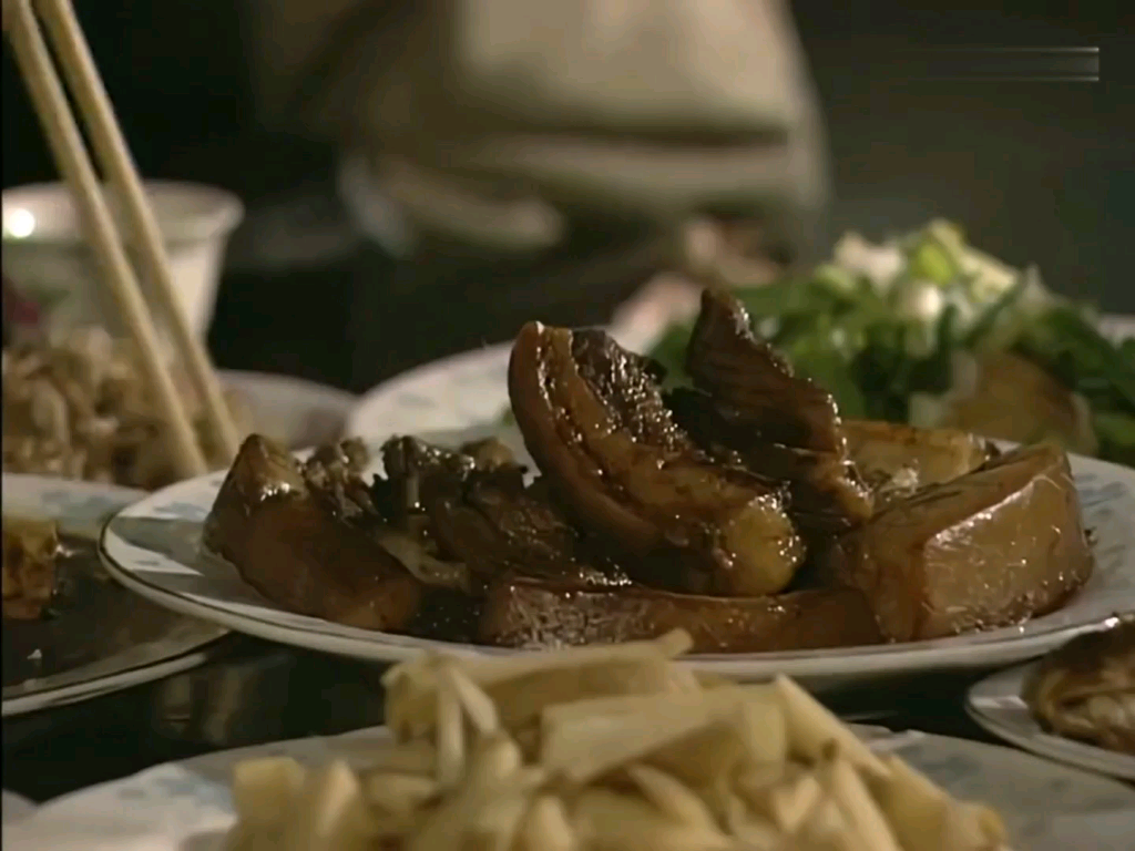 【济公】济公吃红烧肉,吃的满嘴流油,一看就很有食欲_哔哩哔哩 (゜-゜