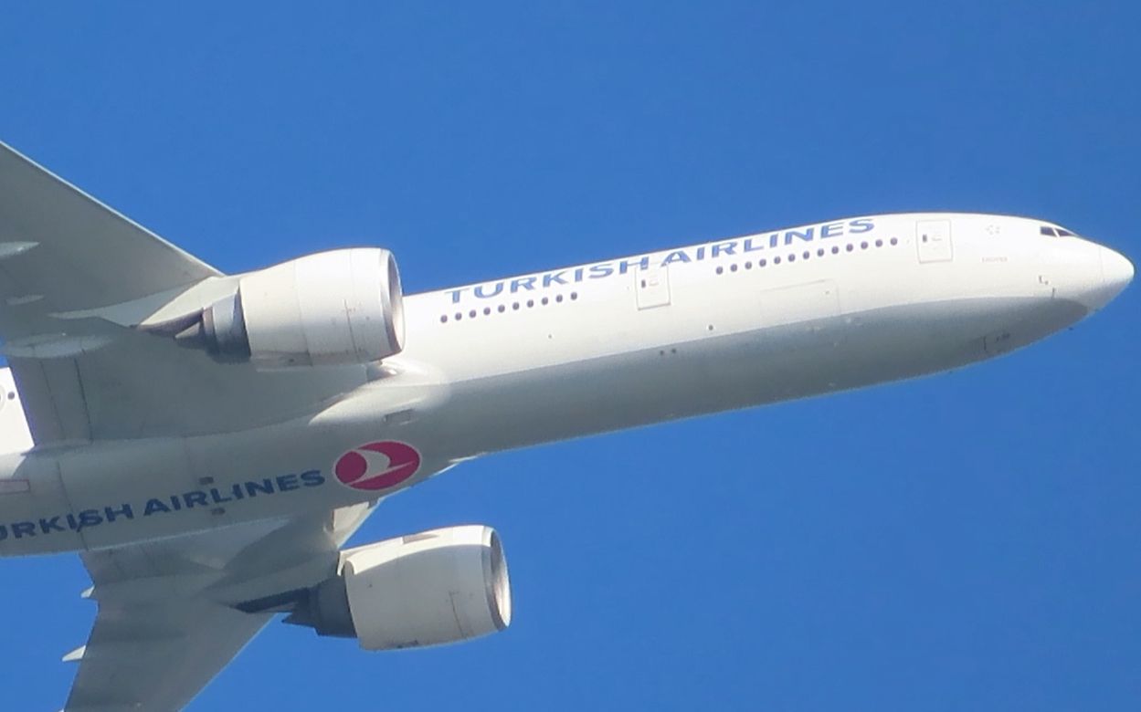 【拍机】土耳其航空波音777-3f2er  tc-jjr降落首都机场