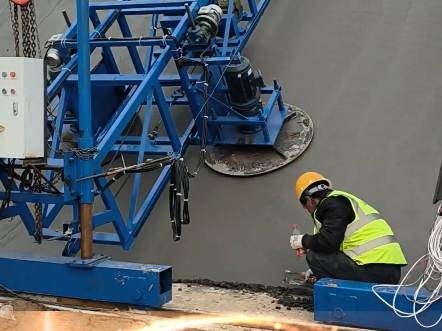 全自动堤坝水渠护坡衬砌机河道斜坡混凝土摊铺浇筑整平磨光一体机