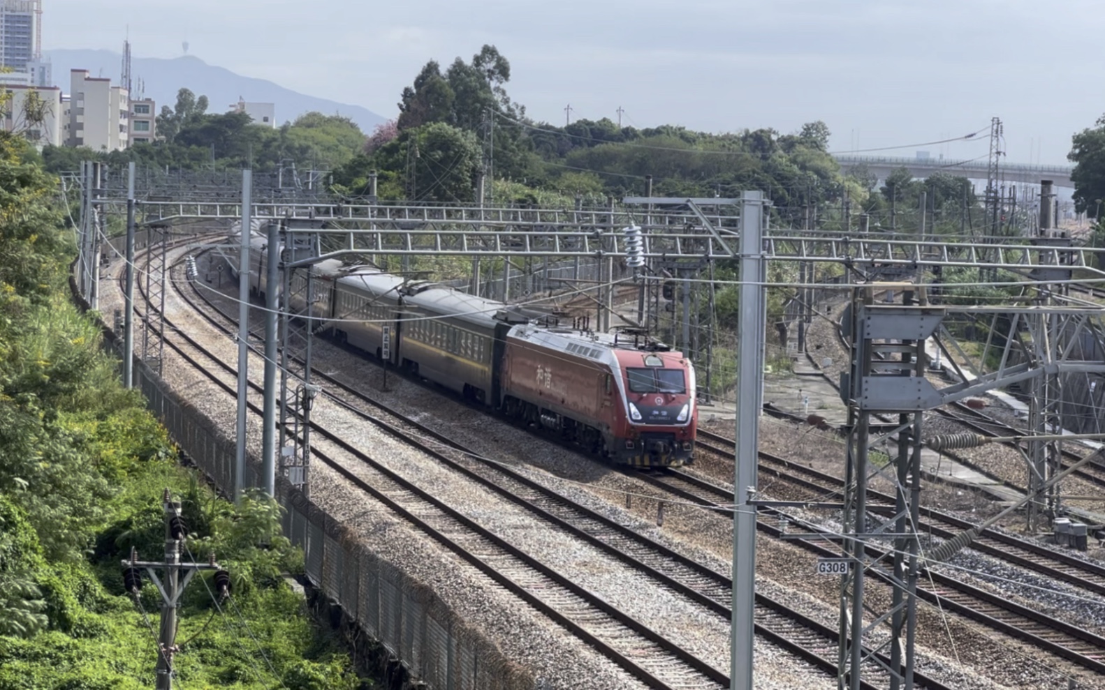 hxd1d 0024牵引z332 通过机位