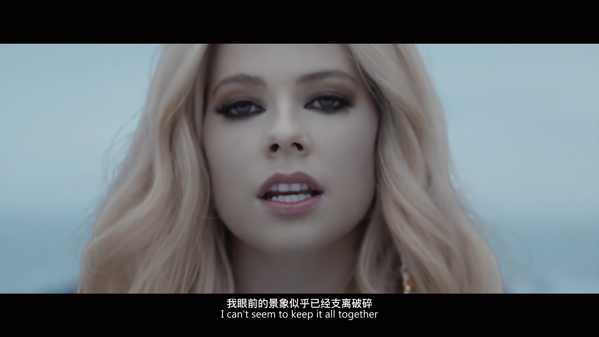 [图]Avril Lavigne - Head Above Water（4K修复中文字幕）