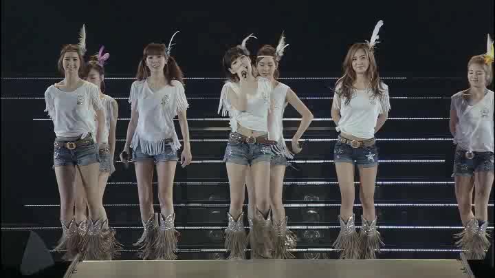 [图]SNSD - Into The New World 一巡演唱会 00_00_06-