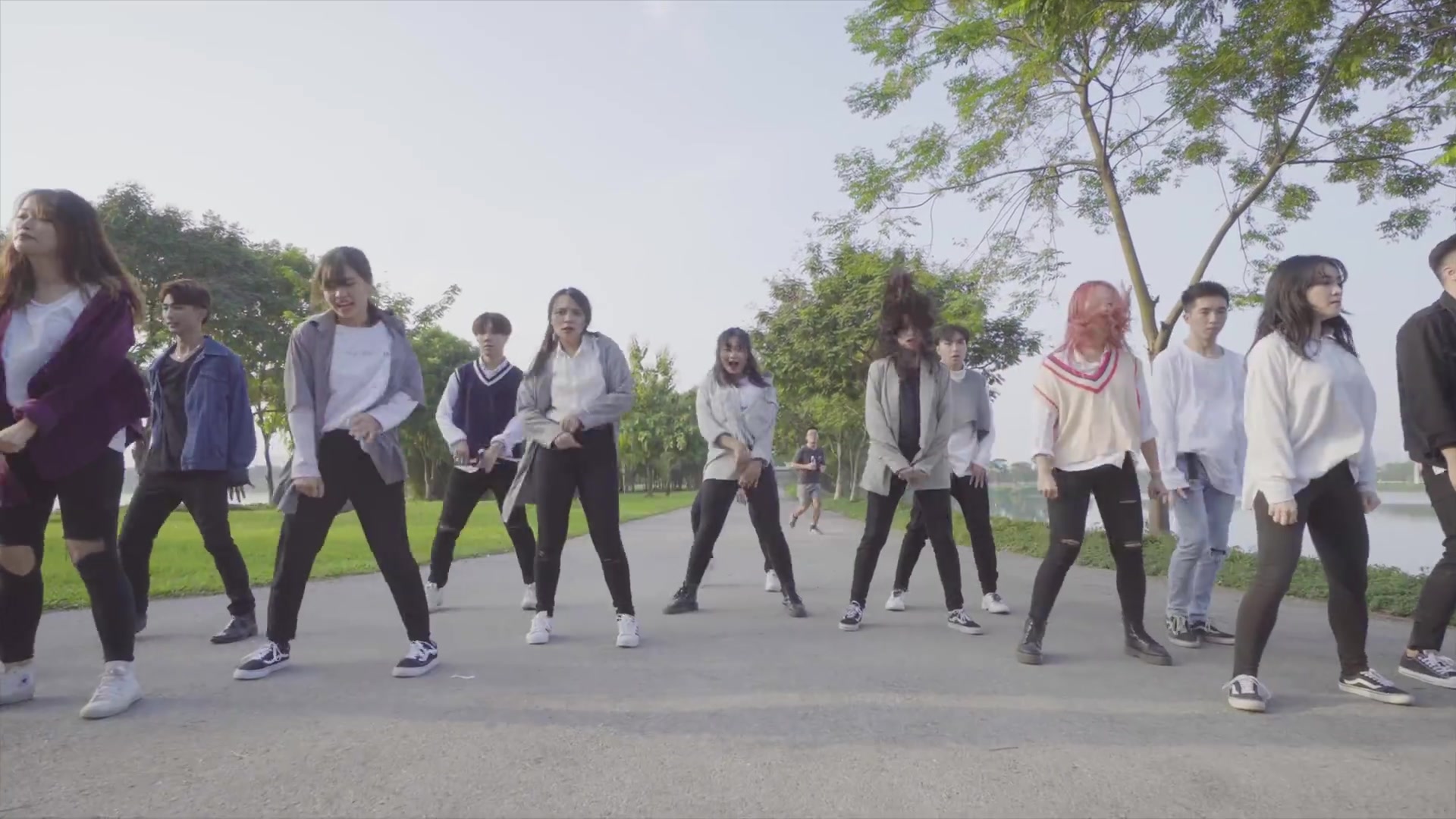 [图]【KPOP IN PUBLIC】iKON - GOODBYE ROAD 舞蹈翻跳 by Oops!CREW