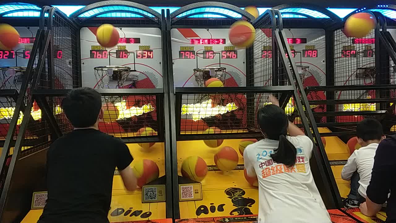同学玩投篮机_哔哩哔哩 (゜-゜)つロ 干杯~-bilibili