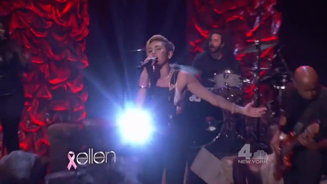 【破坏球】Miley Cyrus  Wrecking Ball (Live 2013 Ellen Show)哔哩哔哩bilibili