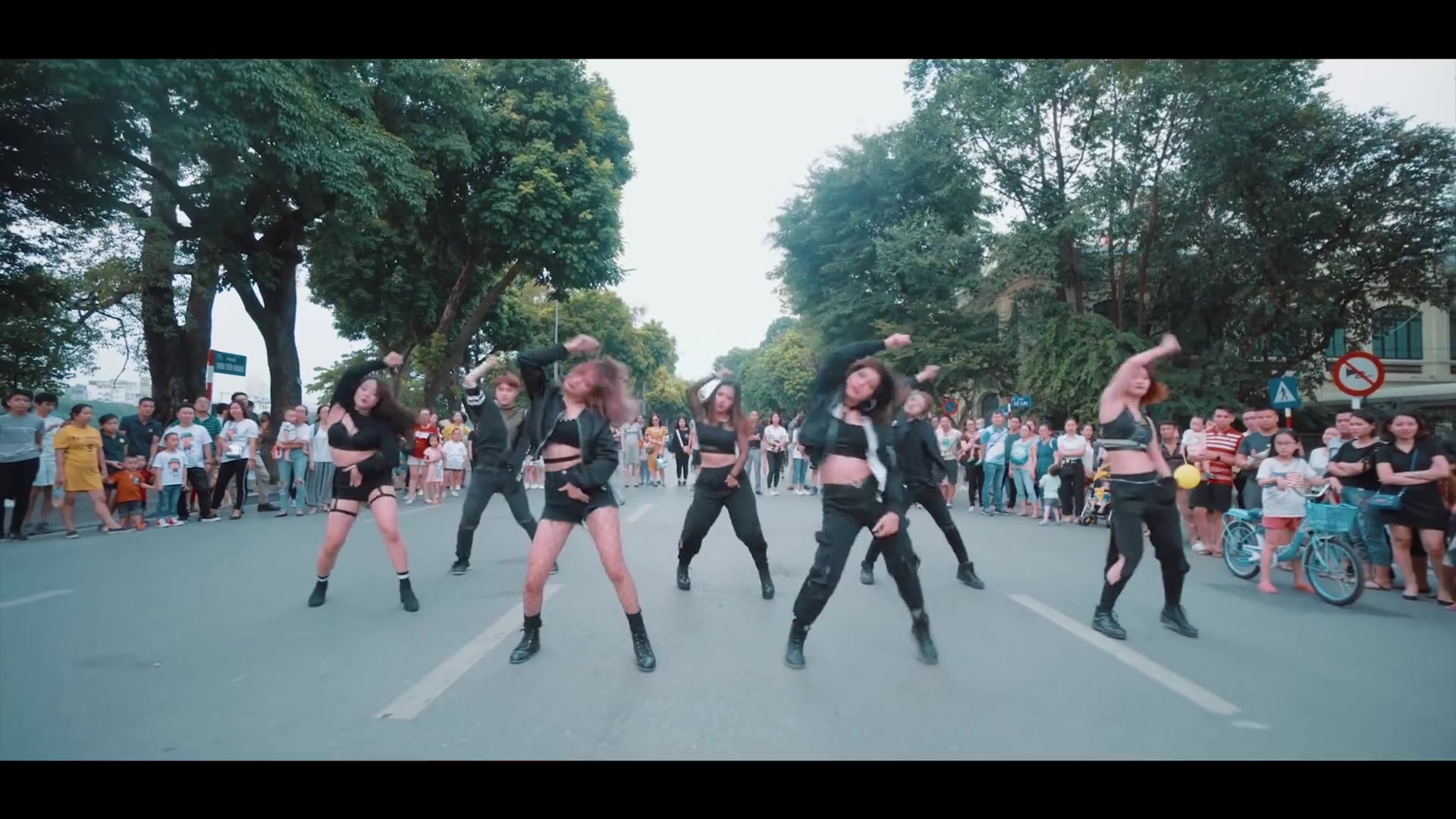 [图]【VPOP IN PUBLIC】COME AND GET IT - THẢO TRANG 编舞 by TheHeatdancecrew